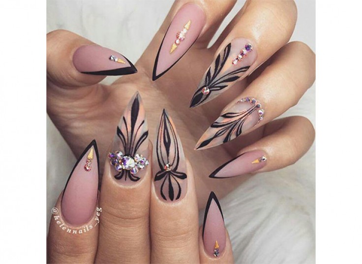 خدمات ناخن در سالن سحر