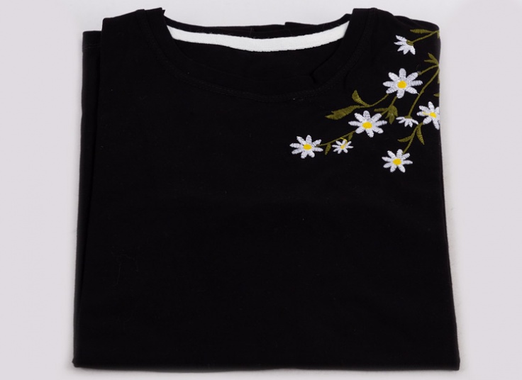 تیشرت زنانه گلدوزی طرح Spring