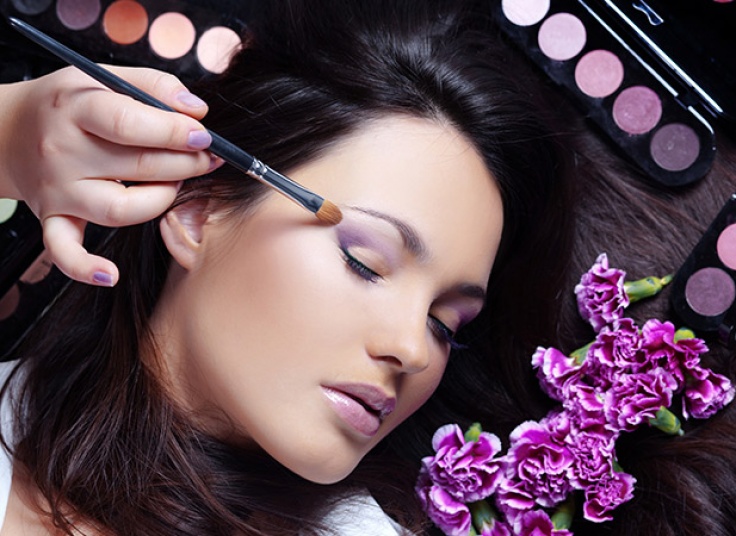 آموزش خودآرایی در سالن زیبایی رویا