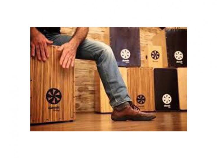 آموزش ساز در سرای محله زاهد گیلانی