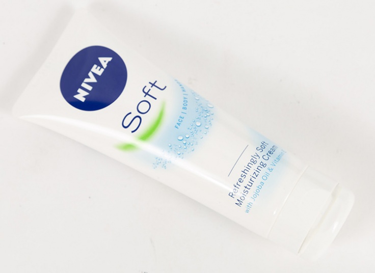 کرم Nivea مدل Soft
