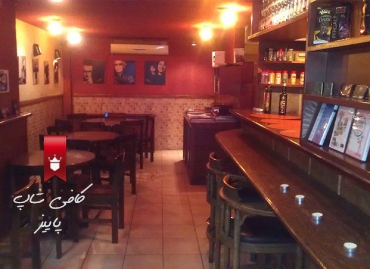 صبحانه در کافه پاییز