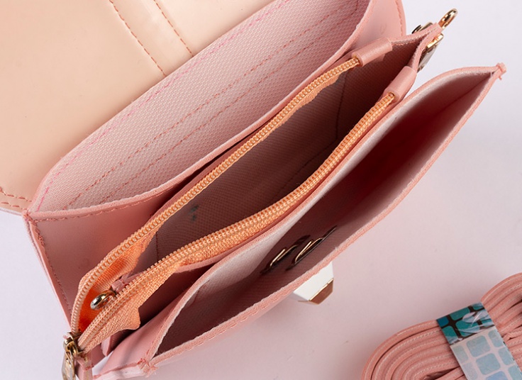 کیف دوشی زنانه سگک دار Triangle