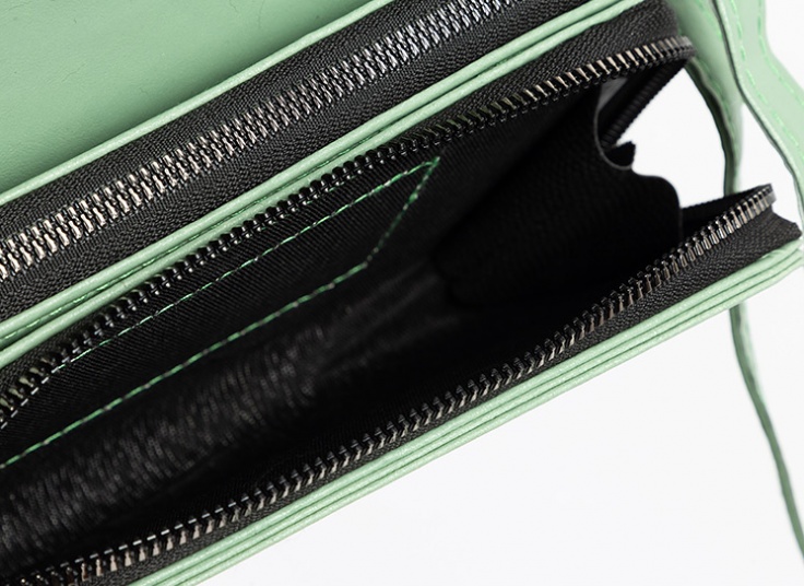 کیف پاسپورتی دکمه دار