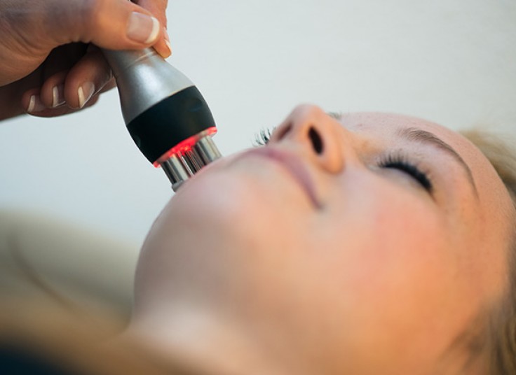 جوانسازی صورت در مطب دکتر حسین تاجیک