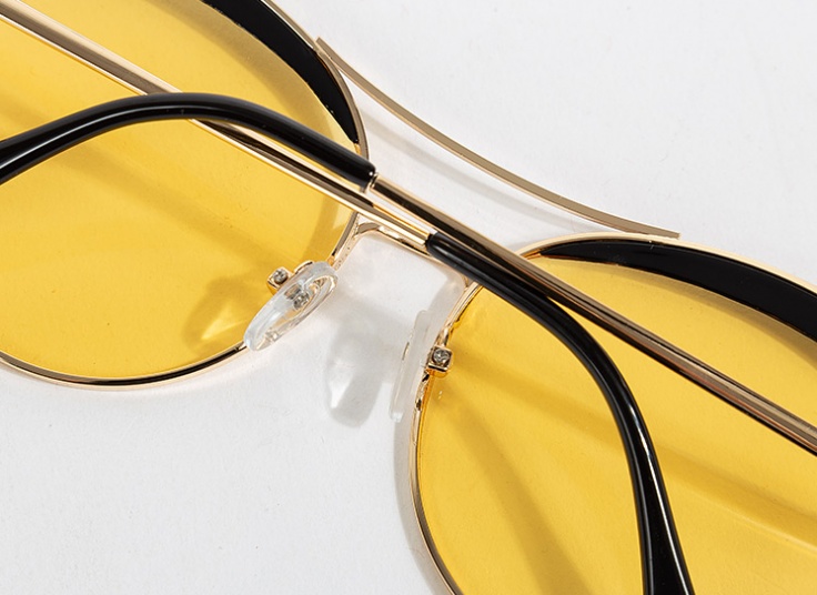 عینک زنانه طرح Fendi