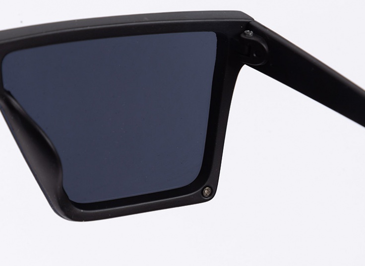 عینک آفتابی طرح PRADA