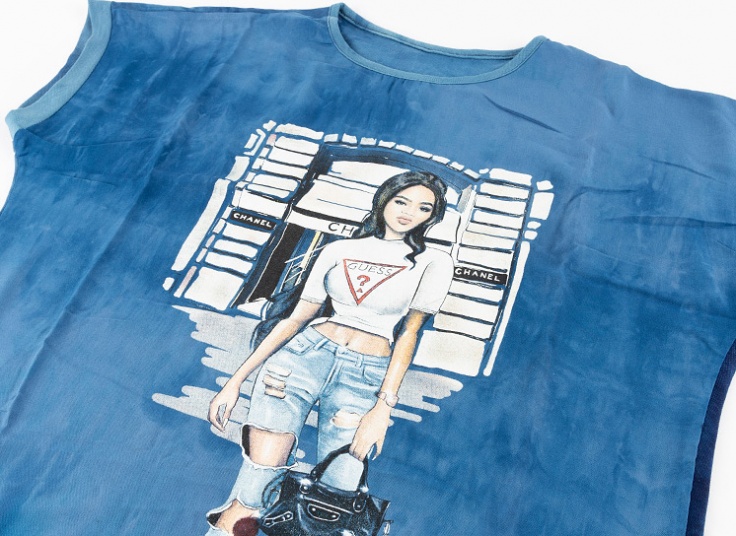 تیشرت فری‌سایز طرح دختر