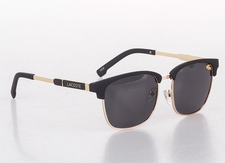 عینک آفتابی طرح Lacoste