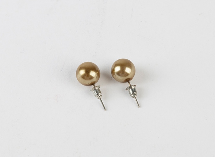 گوشواره مرواریدی میخی