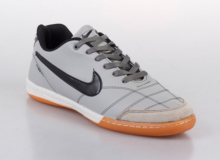 کفش فوتبالی طرح NIKE