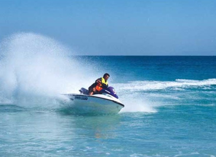 تخفیف 20 درصدی جت اسکی در کلوب ساحلی مارینا کیش