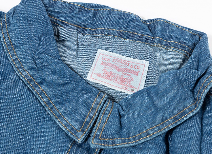 مانتو جین Levis