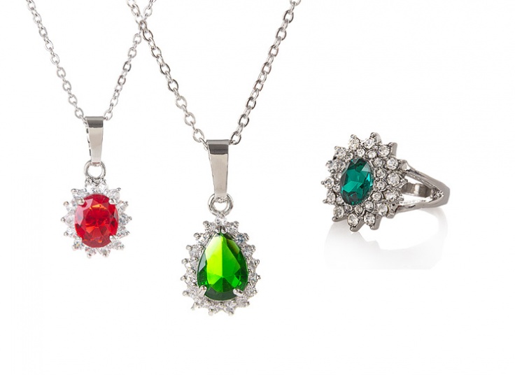 گردنبند و انگشتر نگین دار