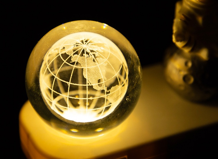 چراغ خواب شارژی فضانورد و گوی