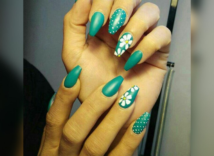 خدمات ناخن سالن زیبایی مرینا