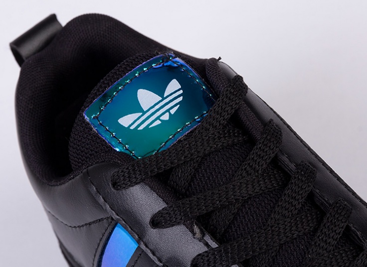 کفش زنانه هولوگرامی Adidas