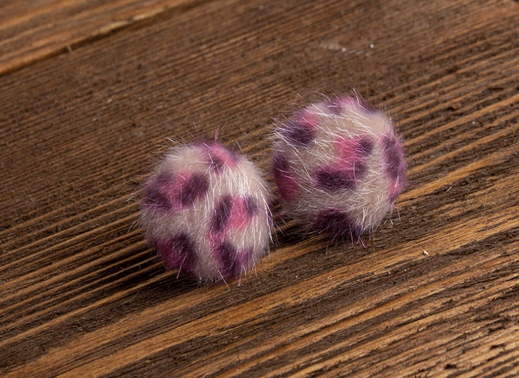 گوشواره میخی پشمی