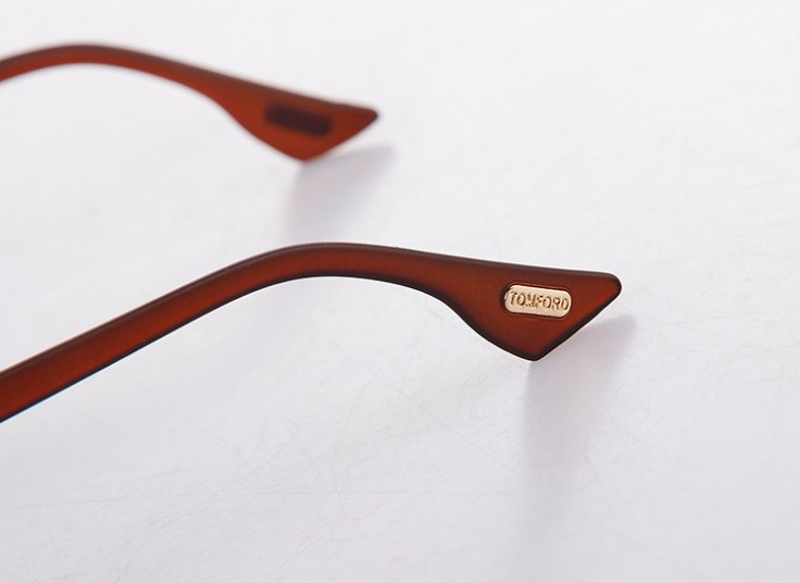 عینک آفتابی طرح Tom Ford