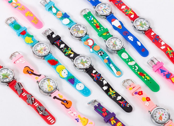 ساعت مچی عقربه ای بچگانه