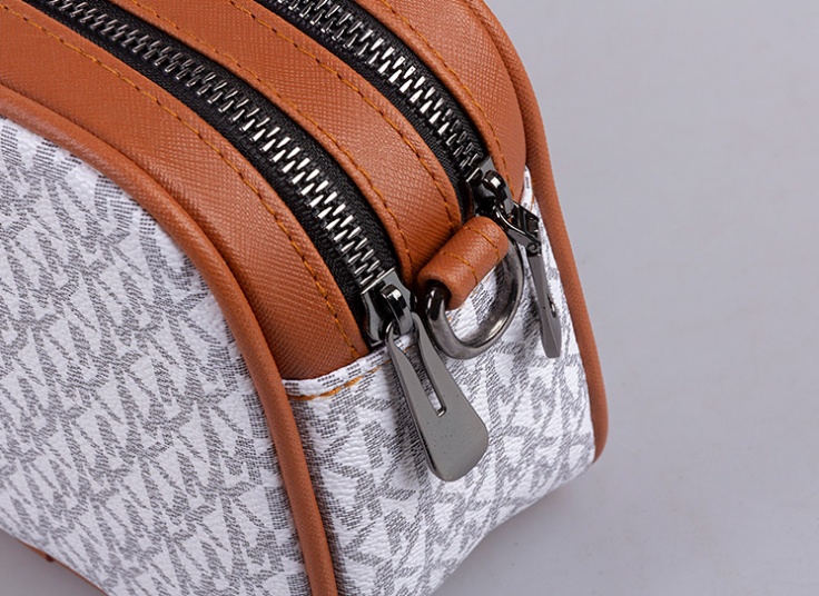 کیف دوشی زنانه Michael Kors