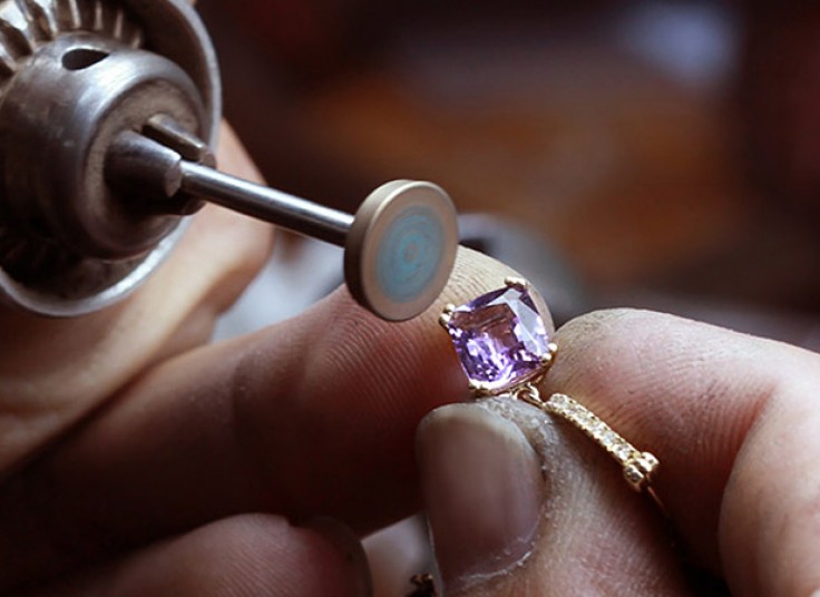 طلا و جواهرسازی موسسه فروغ فلق