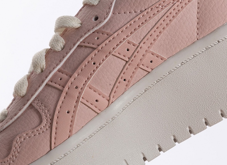 کفش ورزشی زنانه asics