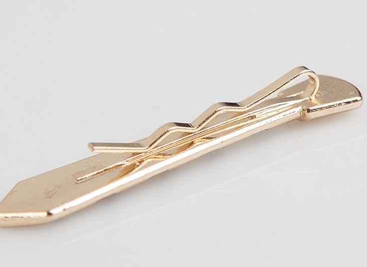 سنجاق سینه و کراوات