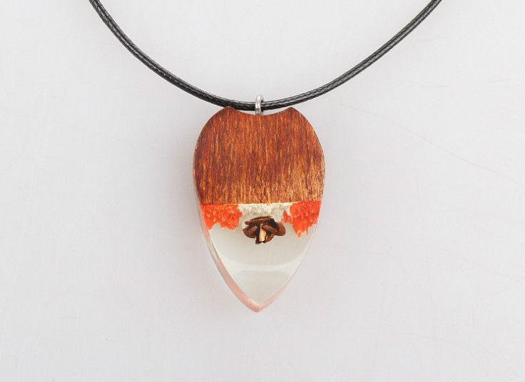 گردنبند چوبی گل رز