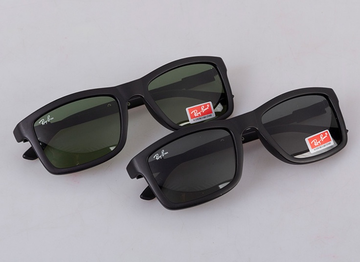 عینک آفتابی طرح RayBan