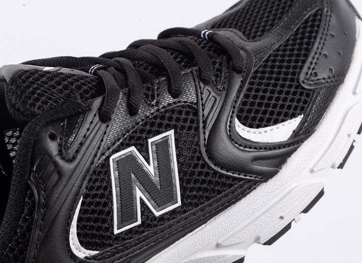 کتانی طرح New Balance مدل MR530