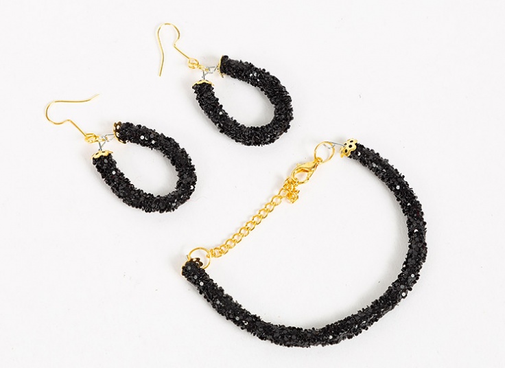 گوشواره و دستبند کریستالی