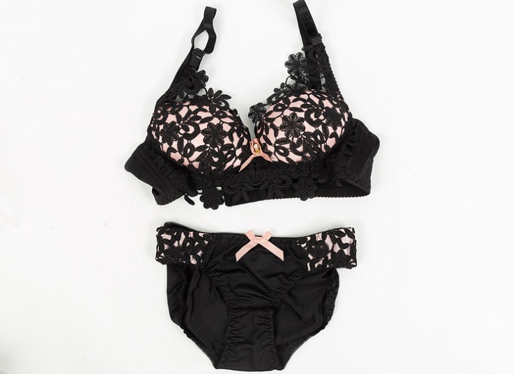 ست لباس زیر زنانه