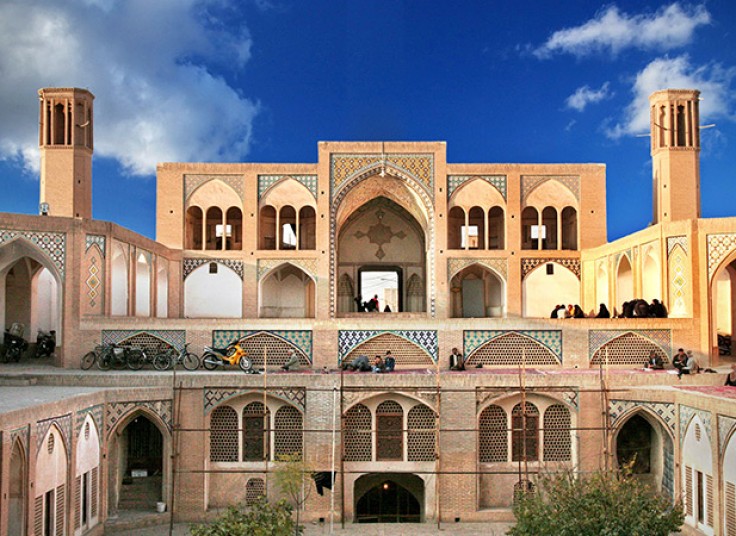 تور یک روزه گلاب گیری کاشان با آژانس مهر اندیشان