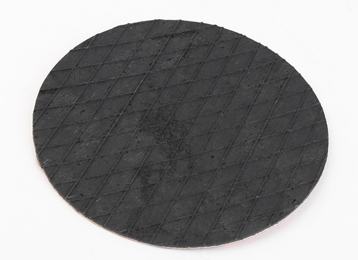 زیر قابلمه‌ای نمدی طرح‌دار