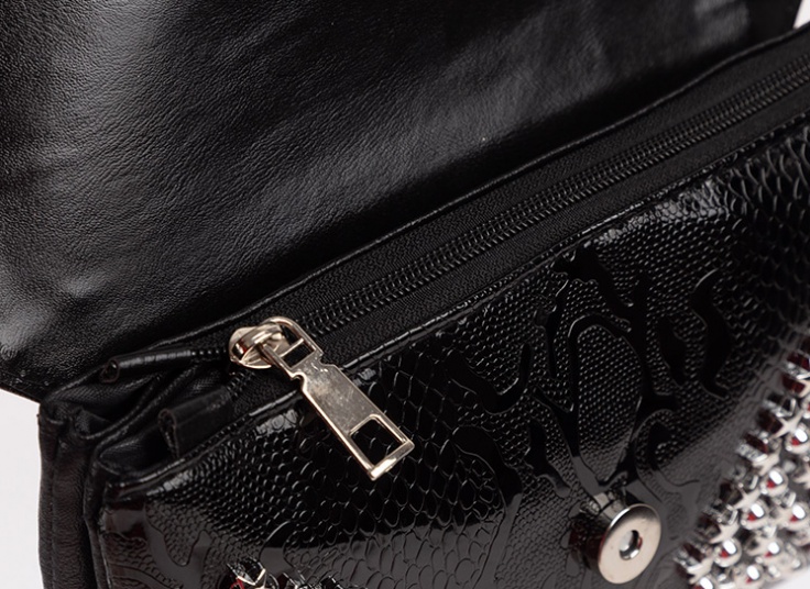 کیف پاسپورتی پرچ دار