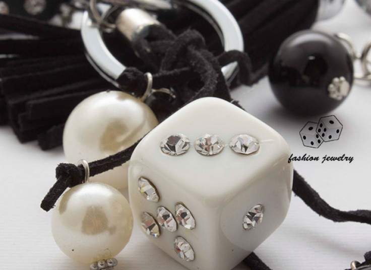 جاسوئیچی و آویز تاس FashionJewelry