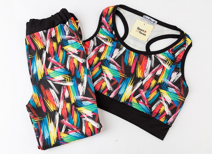 ست نیم‌تنه و شلوار ورزشی زنانه