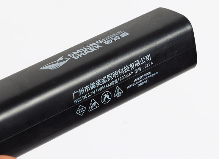 چراغ قوه قابل شارژ SMILING SHARK