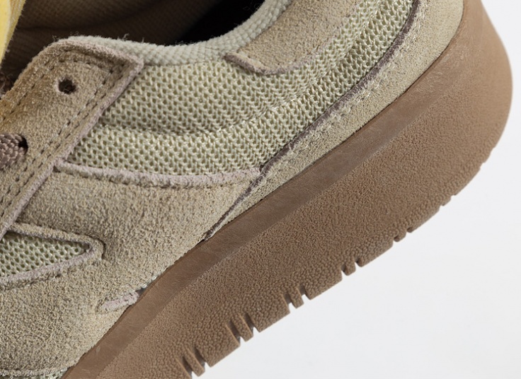 کتانی زنانه New Balance مدل CT302