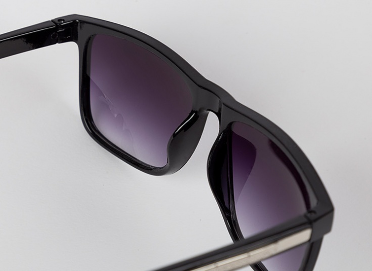 عینک آفتابی فریم مشکی