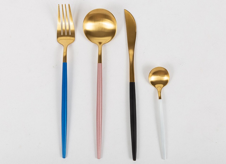 ست 4 عددی قاشق چنگال طلایی