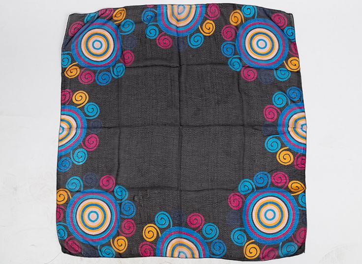 روسری نخی طرح دار زنانه