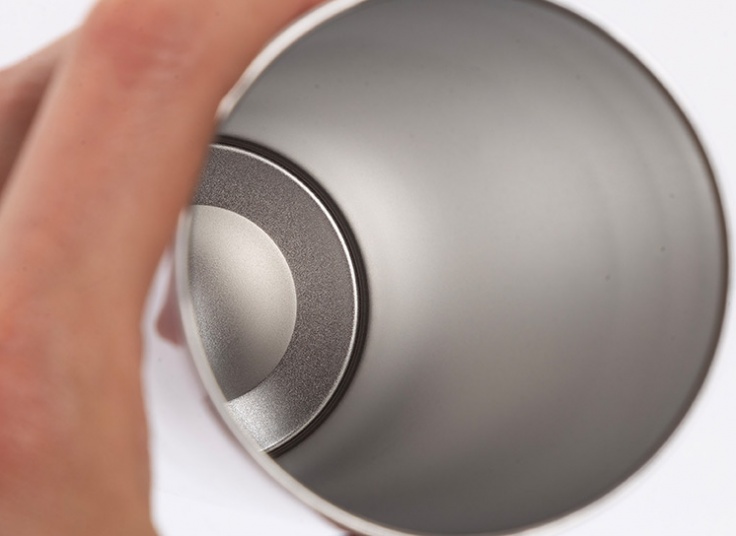 ماگ سفری نی‌دار