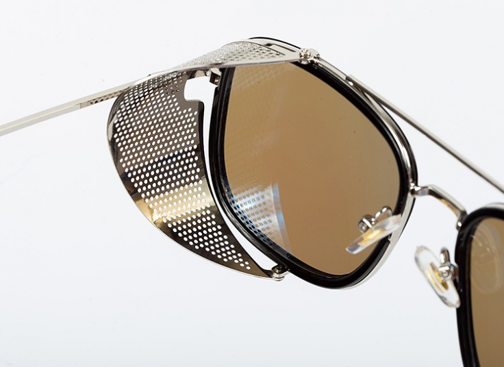 عینک آفتابی بغل توری