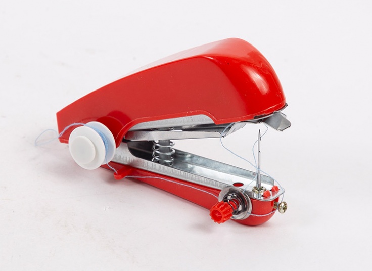 چرخ خیاطی مسافرتی مدل منگنه ای