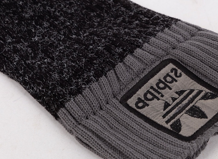 کلاه بافت طرح adidas