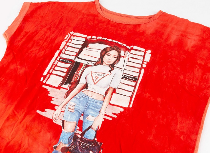 تیشرت فری‌سایز طرح دختر