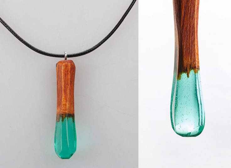 گردنبند چوبی نگین مینیاتوری