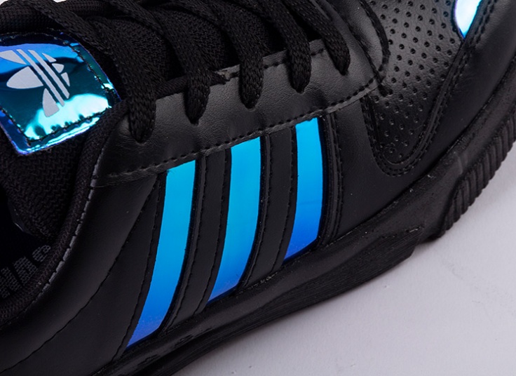 کفش زنانه هولوگرامی Adidas